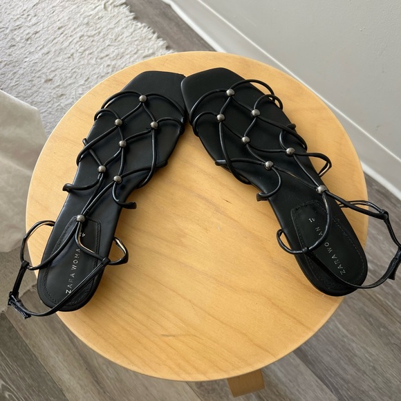 ZARA - LEATHER SANDAL WITH BOLTS - Picture 3 of 4